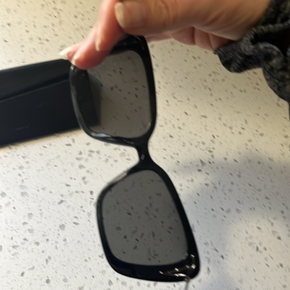 Dior sunglasses with case - Picture 6 of 9